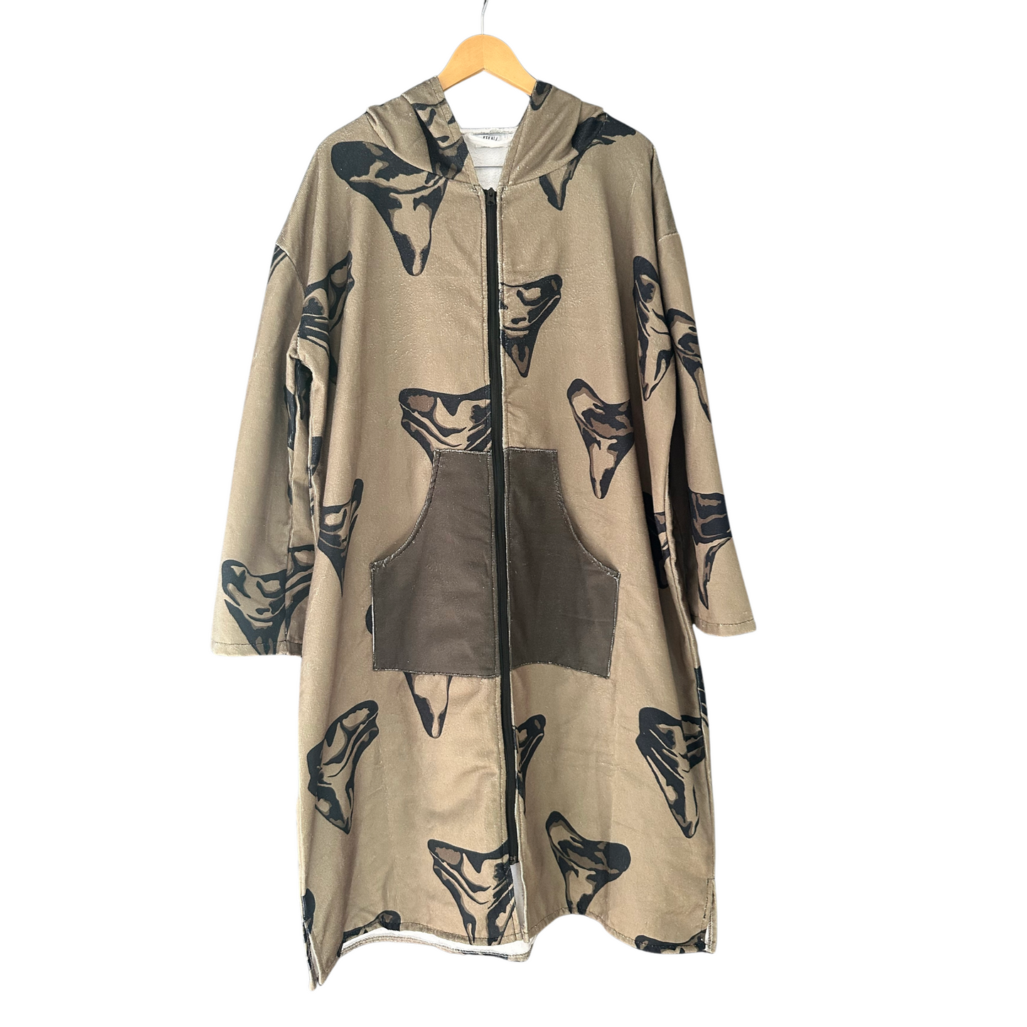 SHARK TOOTH HOODED PONCHO TOWEL