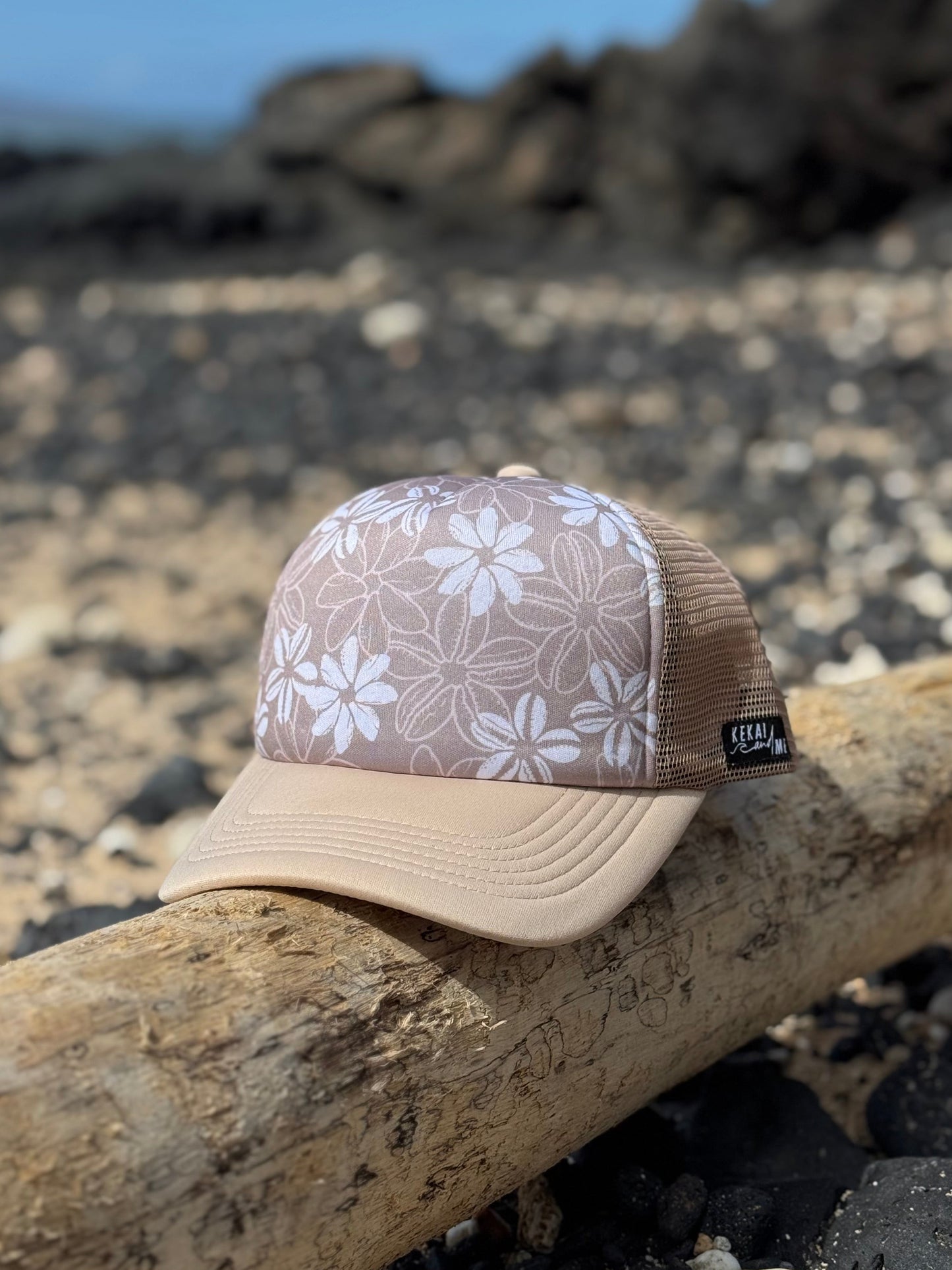 ADULT TIARE COWRIE TRUCKER HAT