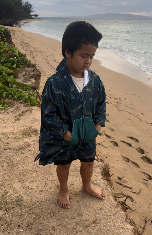 AHI FIN HOODED PONCHO TOWEL