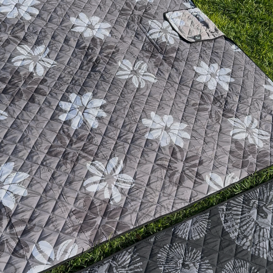 TIARE COWRIE SHELL REVERSIBLE PICNIC/ BEACH BLANKET