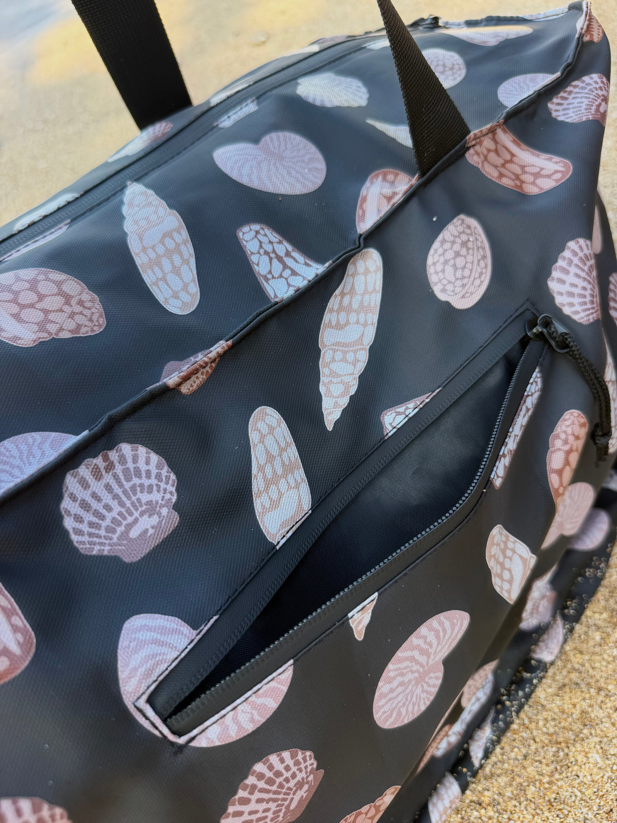 SEASHELLS SAND FREE TOTE BAG
