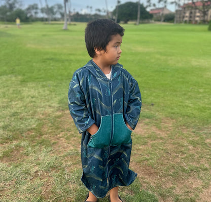 AHI FIN HOODED PONCHO TOWEL