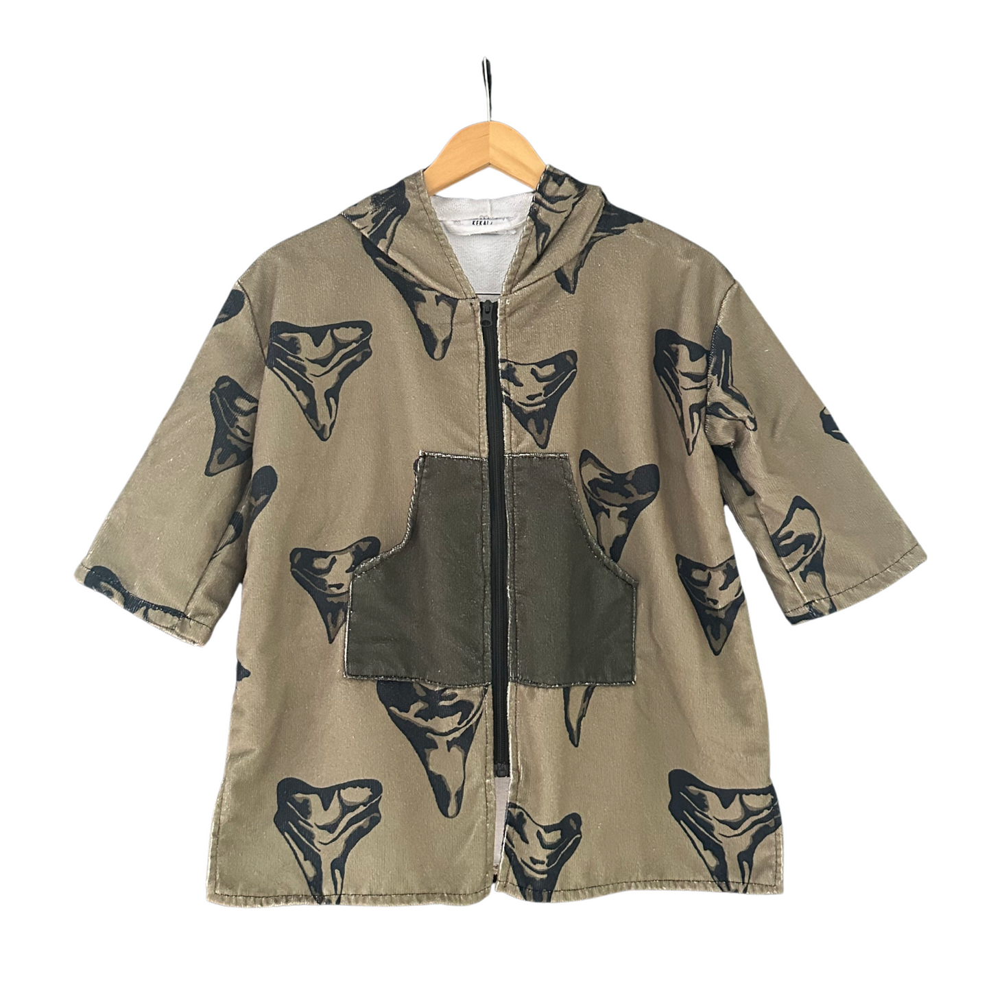 SHARK TOOTH HOODED PONCHO TOWEL