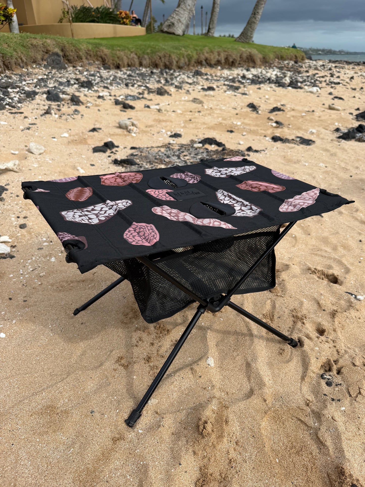 SEASHELL TRAVEL TABLE