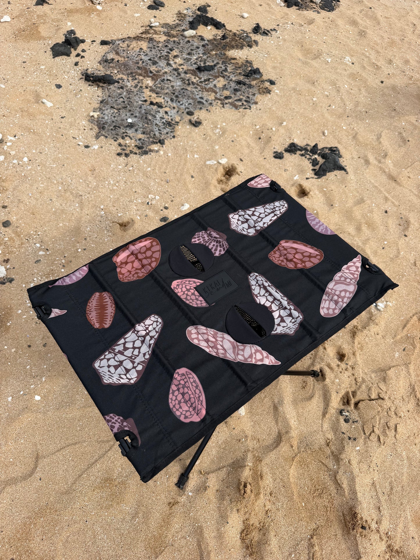 SEASHELL TRAVEL TABLE