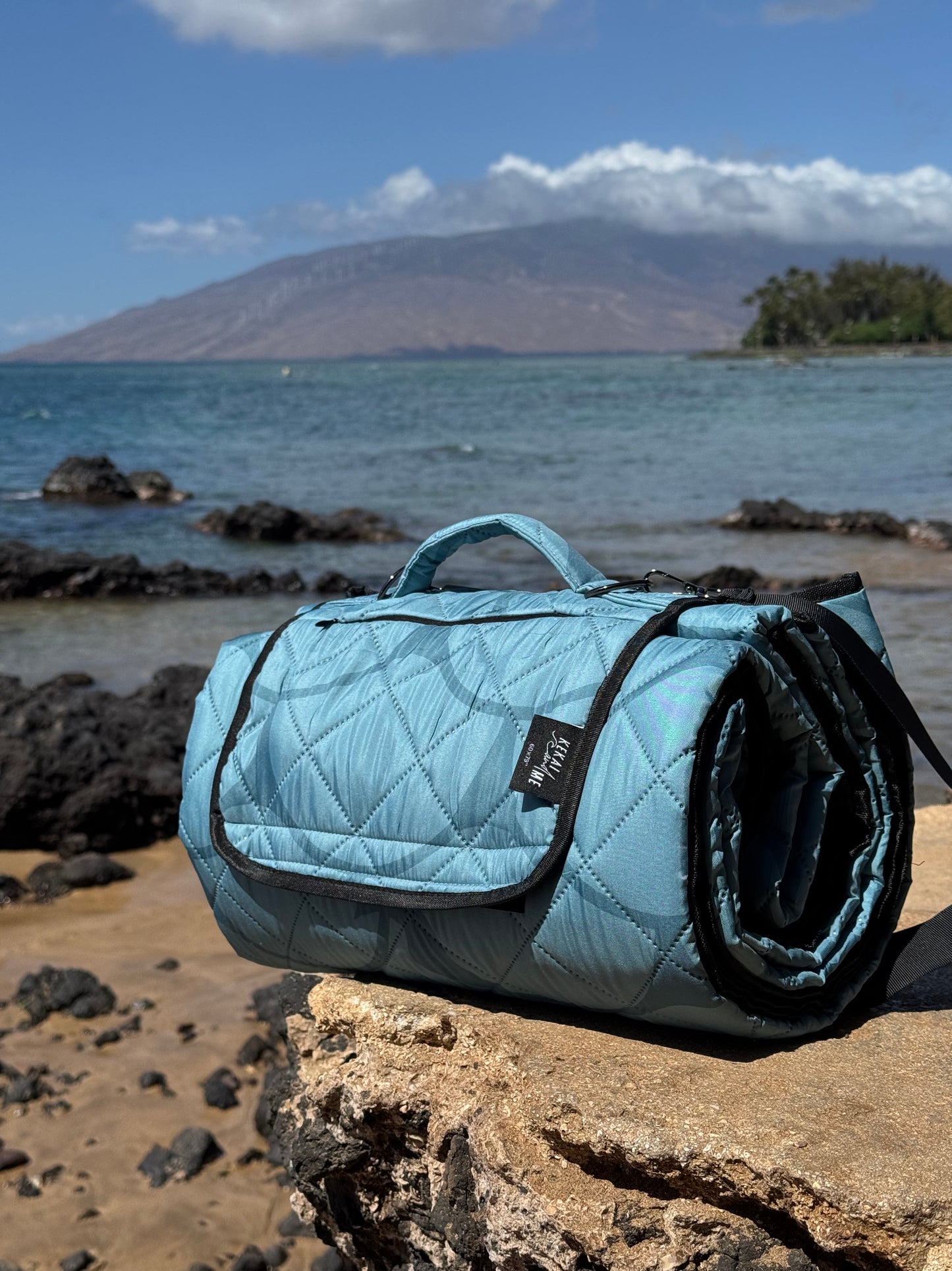 ‘IWA SCALES REVERSIBLE PICNIC/ BEACH BLANKET