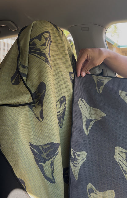 REVERSIBLE SEAT COVER TOWEL — SHARK TOOTH