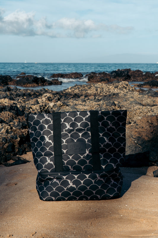 ‘IWA SCALES COOLER TOTE BAG