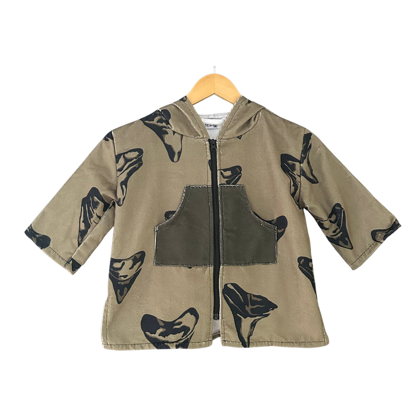 SHARK TOOTH HOODED PONCHO TOWEL