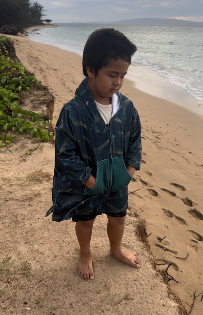 AHI FIN HOODED PONCHO TOWEL