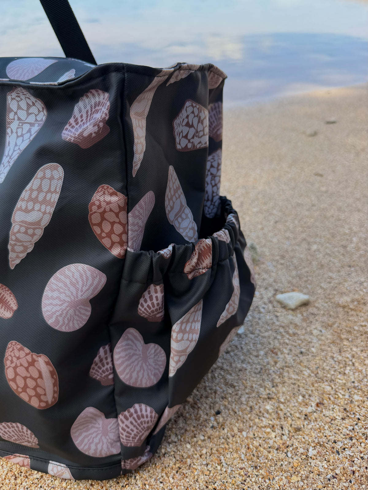 SEASHELLS SAND FREE TOTE BAG